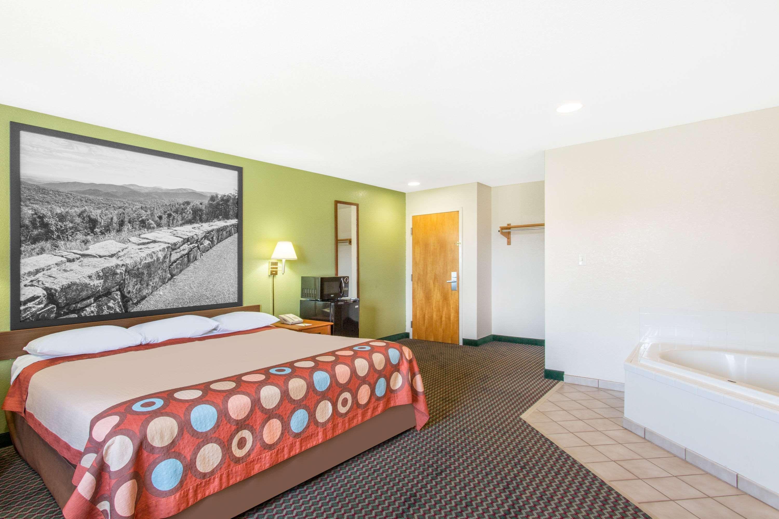 Hotel Super 8 By Wyndham Bedford Exteriér fotografie